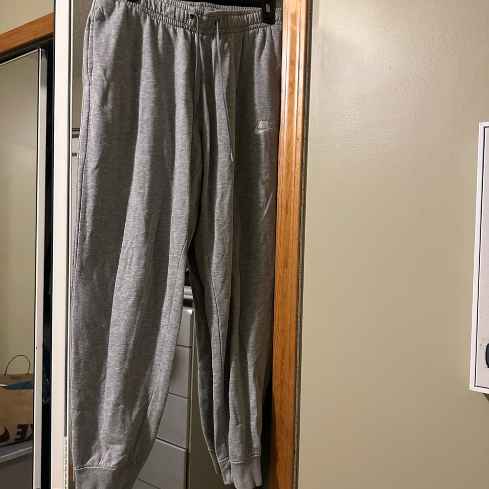 Nike Women’s Gray Sweatpants